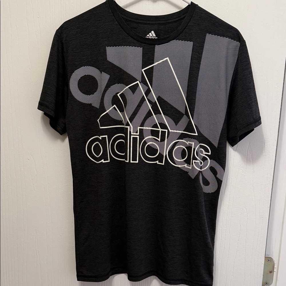 Adidas Boys Stay Dry Moisture Wicking Charcoal Graphic Tee Size Large (14-16)